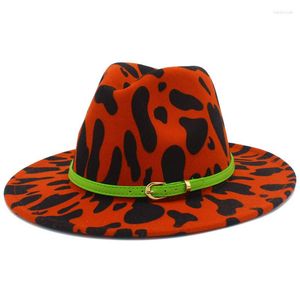 Berretti Cappelli Fedora Donna Uomo Berretto di lana di mucca Cintura verde Cappello da cowboy occidentale Mucche Trilby Cappellini jazz Tesa arricciata Ventilatore Cappelli stile Fedora e borsalino