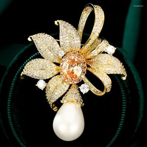 Brosches Luxury Zircon Flower Pearl Lapel Pins Top Quality Badges Noble and Elegant Brooche Dubai Arab For Women Dress Accessory