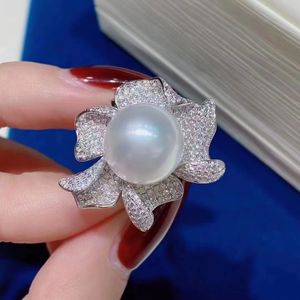 Big Flower Lab Pearl Diamond Finger Pierścień Białe złoto Prążki Wedding Pierścienie dla kobiet Bridal Obietż