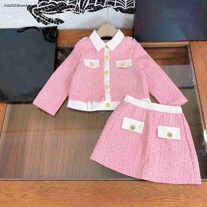 Designer-Baby-Herbst-Sets, Mädchen-Kleid, Anzüge, Größe 110–160 cm, 2 Stück, Goldknopf-Reversjacke und Taschenverzierungsrock, 5. September