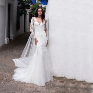 Vestidos de noiva de sereia de renda Plus Tamanho da praia Vestido Vestido de trem Ilusão de trem de volta V Neck Boho Tulle Applique Court Princess Garden Garden Bridal GOWNS com botão 403