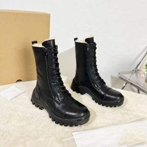 Kadınlar Cowhide ayak bileği yün kış kar botları kadın ayakkabıları dantel up gündelik moda çok yönlü boot lüks tasarımcı martin patik fabrika ayakkabı boyutu 35-42