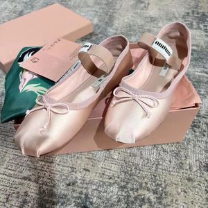 TOP Mm Miui Shoes Paris Ballet Fashion Designer Professional Dance Shoes Satin Ballerinas Mm Platform Bowknot Shallow Mouth Single Shoe Flat Sandals For Women 87