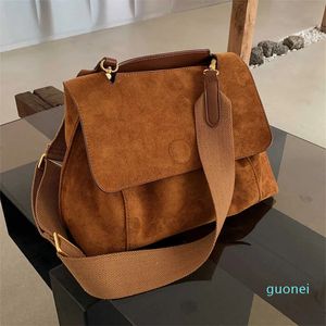 Bolsa de ombro grande bolsa de camurça fosca versátil outono e inverno capacidade feminina crossbody ombro único tendência em 2023