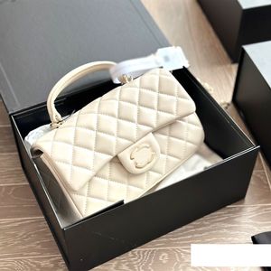 Die neue Modedesigner-Tasche mit Umhängetasche und einzelner Schultertragemethode, 21 x 12 cm, vollständige Geschenkbox-Verpackung