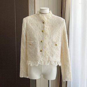 Vestes pour femmes 2023 Mode Automne Design coréen Élégant Dentelle Vêtements d'extérieur Bouton d'or Veste Cardigan Manteau à manches longues