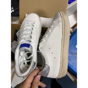 Oi Golden Quality 10A Top Shoe Designer de sapatos Sneakers Itália Brand Classic White Do Old Dirty Glittery Leopard Snakes Man Sapatos femininos