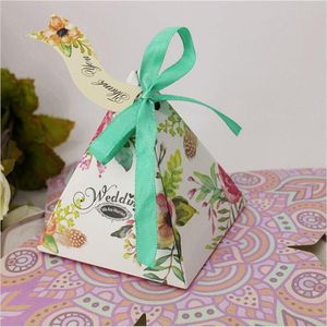 Geschenkverpackung 30 Stück rosa Blumen-Dragee der Packung mit Dankeschön-Tags Grünes Band mit Blumenmuster Dreieckige Würfel-Süßigkeitsschachtel Hochzeit ZZ