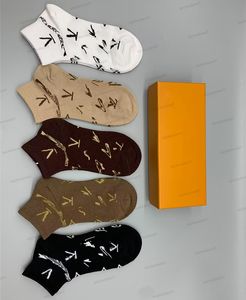 Designer-Socken für Herren und Damen, mit Buchstaben bedruckt, fünf Paar, Sportmode, vier Jahreszeiten, Stickerei, Baumwolle, Mann und Frau, mit Box, gute Qualität, Persönlichkeit, kurze Sportsocke