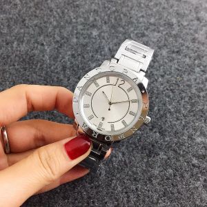 Luxus-Modemarke Damen Mädchen Pan Designer Damen Stil Stahlband Quarz-Armbanduhr kostenloser Versand Großhandel Dropshipping mit Box