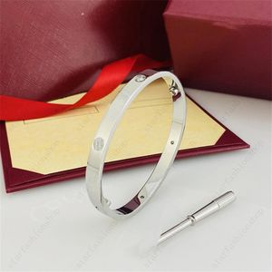 Män- och kvinnors armband armband Bangle Silver Rose Gold Armband Mens Luxury Designer Jewelry Titanium Par Simple Fashion SCR301K