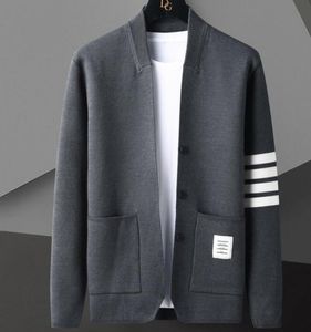 Men's Sweaters Fashion Brand Fall Winter Designer Cardigan Plus Size England Style Spliced Color Cardigan Knit Jacket