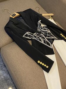 2023 Herbst Schwarz Einfarbig Perlen Blazer Langarm Revers Revers Strass Klassische Outwear Mäntel D3G302315