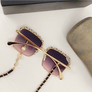 Womens Designer New Personalized Metal Frame Sunglasses CH2206Q Leisure Vacation Summer Style Beach Sunglasses UV400 Protection