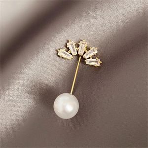 Brooches Fashion Imitation Pearl Flower Brooch Pin Crystal Triangle Lady Cardigan Clothing Safety Jewelry Gifts