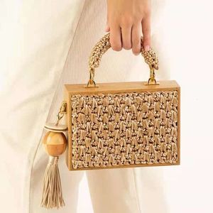 Kosmetiska väskor Fall 2023 Summer Beach Bambu Tassel Straw Woven Bag Cross Body Single Shoulder Handag Rattan Rope Square Chain Strap Box 230912