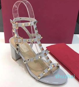 Designer sandals con tacchi alti scarpe da donna sandali da sposa roccia in pelle di pelle di filo