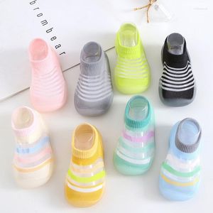 Детские носки для первых ходунков, детские летние напольные тапочки, дышащие нескользящие домашние тапочки на мягкой подошве для младенцев CSH1351