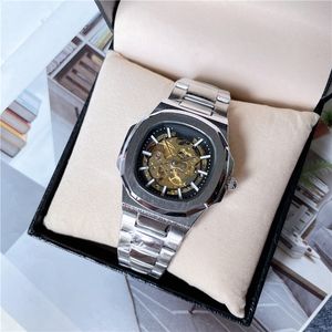 Ny modeklocka Mens Automatisk rörelse Vattentät högkvalitativ armbandsur Hour Hour Hand Display Metal Strap Simple Luxury Populärt vattentät mekanisk klocka