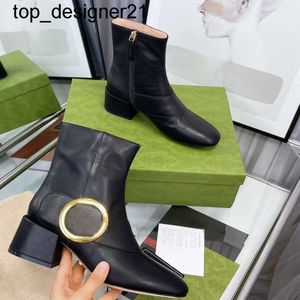 23SS Woman Cowhide Zipper Boots Designer Boot Leather Lady Belt Buckle Letter High Heels Fashion Märke Autumn Winter Thick Heel Women Stora skor