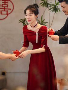 Ubranie etniczne 2023 rok Satyna nowoczesna chińska sukienka ślubna Chińczyka