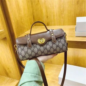Popular bags for sale Large capacity fashionable and minimalist temperament 2023 summer new westernized women's trendy cross body small square 8ap