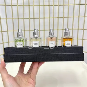 Fragrância da marca Y para mulheres Conjunto de perfume de alta qualidade 4 unidades / conjunto com caixa Le Vestiaire Des Parfums com bico de longa duração Perfumes para presente dos namorados Perfume para carro