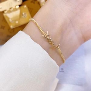 Дизайнерские женские письма браслеты элегантные золотые браслеты