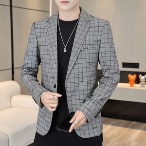 Mäns kostymer blazers herrmode koreansk version avslappnad gentleman pläden stilig allt bekväm italiensk stil bröllop värd blazer 230912