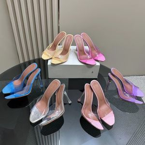 Szklany pantofel Amina Muaddi Alexa Satynowa satyna sztyletowa sukienka Kryształowa pięta otwarta palca pvc buty wieczorne 10,5 cm Buty mody luksusowe sandały luksusowe sandały