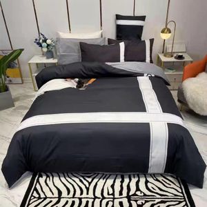 Bomullsängar sätter 4st Designer Letter Strip Digital Printing Bedclothes Pillow Sheet Vuxen mjuk drottningstorlek Täcktäckning2661