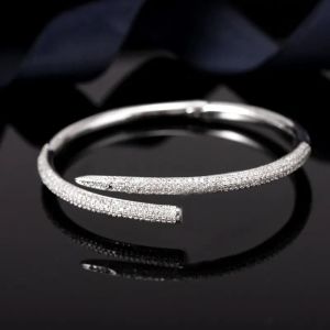 Braccialetto di bracciale per unghie di lusso Donne Man 18k Gold Ploted Love Design Braccialetti a diamante Full Diamond Braccialetti per la taglia regalo 17 e 19