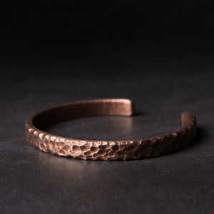 Bangle martelado cobre sólido pulseira de metal rústico vingtage punk unisex manguito viking artesanal jóias presente para homens mulheres 230911