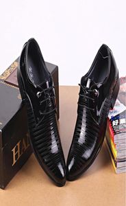San 2015 Yeni Bahar Sonbahar Erkekler Deri Ayakkabılar Smed Toe Patent Deri Ayakkabı İş Gündelik Deri Ayakkabıları Dantel Yukarı Oxfords Shoe9806321