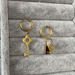 Gold Color Women Fashion Designer Stud Earrings Lock And Key Pendant Luxury Style Engagement Earring Wholesale