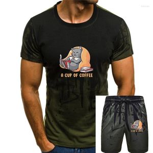 Herren-T-Shirts, liegend und eine Tasse Kaffee lesend, männliches T-Shirt, modisches Druckhemd, übergroße T-Shirts, Sommer-Baumwoll-Männerkleidung