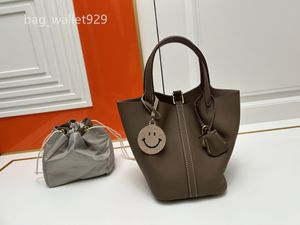 Lüks çanta klasikler sepet portatif bayanlar küçük çanta çok renkli kova çantası gri pembe beyaz kahverengi büyük kapasiteli el çantaları kilit ve anahtar toz torbası 18 cm