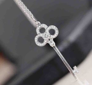 2023 Quality Flower Shape Charm Pendant Necklace with Hollow Design and Sparkly Diamond Have Box Stamp PS4462A