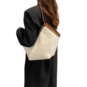 Btteca Vanata Designer Arco Tote Bags for Women Online Store الخريف والضوء الشتوي الفاخرة حقيبة كبيرة من السعة العلامة التجارية ذات الشعار الحقيقي