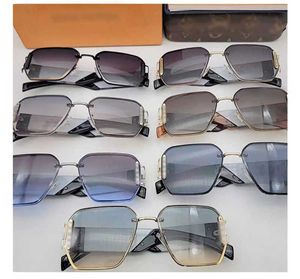 Sunglasses Designer Fashionable women's glasses, large frame eye protection, light blocking and face display small sunglasses 5RC2