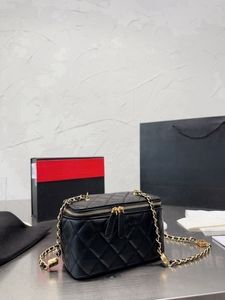 Make-up-Tasche, Designer-Tasche, Schultertasche mit Kette, luxuriöse Handtaschen, Tragetaschen, Clutch, Damen-Minitasche, gesteppte Tasche, Geldbörse, Kaviar-Doppelbuchstaben, solide silberne Kettenbox-Tasche