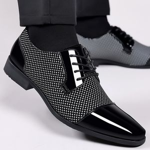 Klänningskor Trending Classic Men Dress Shoes For Men Oxfords Patent Leather Shoes Lace Up Formal Black Leather Wedding Party Shoes 230912