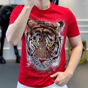 Męskie koszule Summer European Heavy Industry Tiger Tiger Diamond Fashion Light Luksusowe wszechstronne mężczyźni Szczupły okrągły szyję krótki rękaw