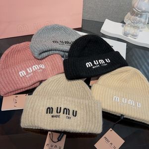 Lüks örme marka Cloches tasarımcısı Beanie Cap Erkek ve Kadın Fit Şapkası Unisex% 100 Kaşmir Mektup Boş Zaman Şapkası Açık Moda