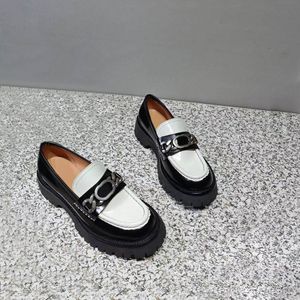 damskie buty swobodne moda w stylu retro w stylu brytyjski Casual Małe skórzane buty projektant grube podeszwy Zwiększ metalowe mokasyny łańcucha