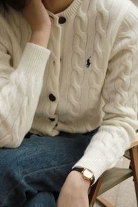 Ciężka gęstość Xiaoma etykieta wełniana wełniana damska ciasto smażone ciasto skręca na ruff okrągły szyję luźne kaszmirowe sweter