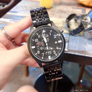 Mens Watch Quartz Hareketi Kronograf Pilotu Watches Japonya Bataryası Tüm Kadar İşi Siyah Spor Kol saati Aydınlık Saat Tasarım Life265b