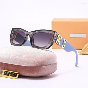 Designer Fasion Óculos de sol Luxo Oval Frame Miu Design Mulheres Proteção de Radiação Resistente Personalidade Homens Retro Óculos Board High Grade Com Caixa