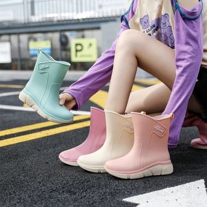 Rain Boots Fashion Women's Rain Boots Mid-tube Rain Boots PVC Tjocksoled Outer Wear Non-Slip Rubber Shoes Waterproof Outdoor Shoes 36-40 230912