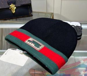 Berretto a maniche semplici Cappello lavorato a maglia jacquard Autunno e inverno Lettere a strisce Etichettatura Cappello Hip Hop Berretto per adulti Vendite dirette in fabbrica